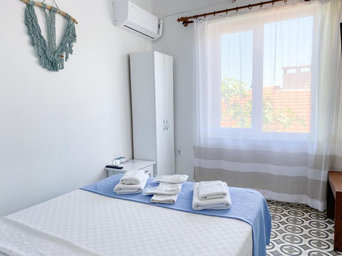 Lacivert Hotel Ayvalı Rom bilde